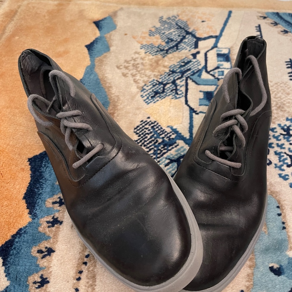 Men’s Cole Hahn Super Soft Black leather flexible Chukka Boot. Barely worn.
